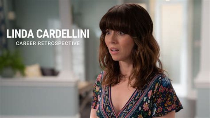 Linda Cardellini: The Truth About Her Smoking Habit